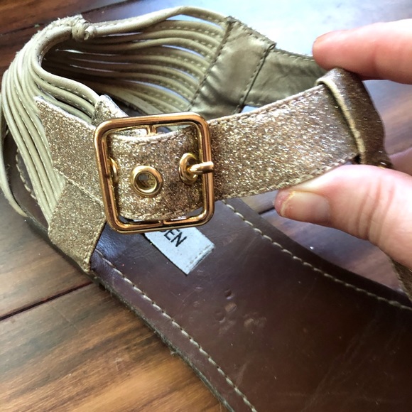 Steve Madden T Strap Sandal Size 10 - Picture 4 of 4